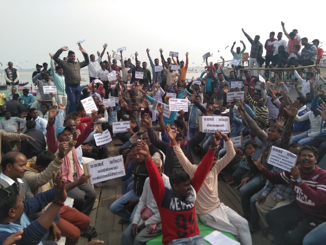 auto driver and sailors strike in varanasi troubles for tourists