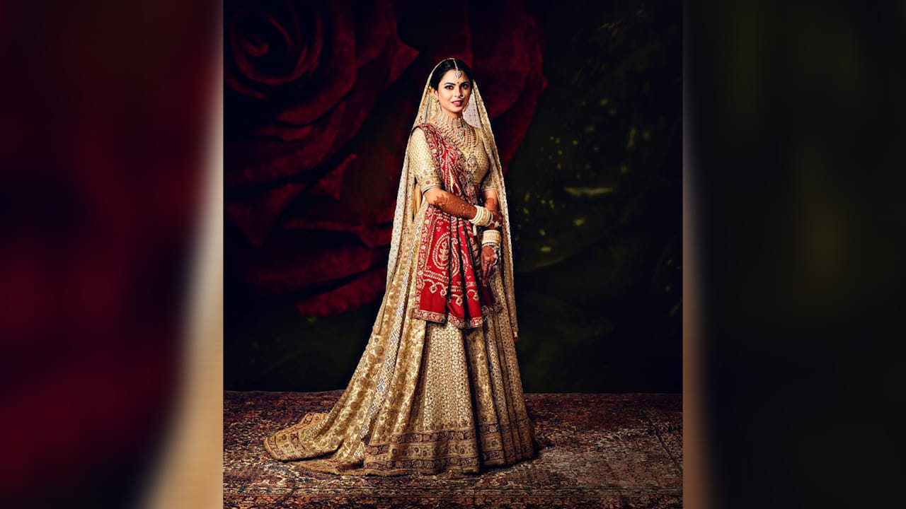 Mukesh ambani daughter Isha Ambani And Anand Piramal Haldi ceremony pictures