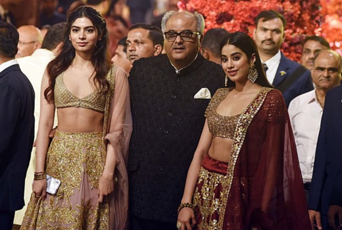 sridevi daughter khushi kapoor reject shahrukh son aryan khan and make her debut with Ahaan Panday