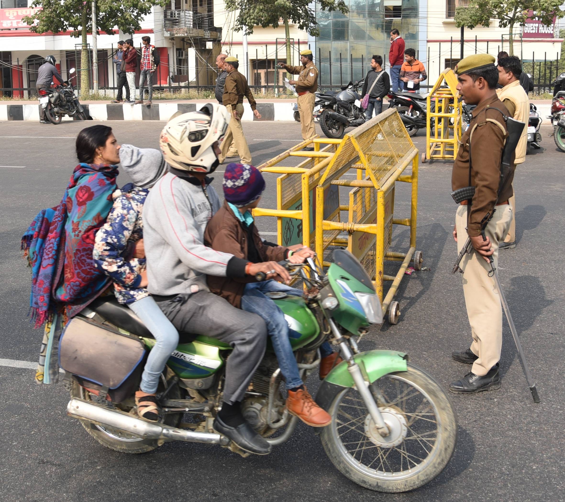 police checking done at fun mall lucknow