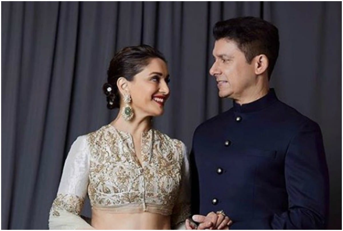 Madhuri Dixit kisses Ram Nene on 20th wedding anniversary shared romantic picture on Social Media