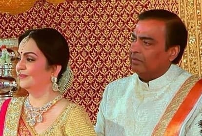 mukesh ambani bags top ten position in hurun list, godrej group smita krishna comes in women