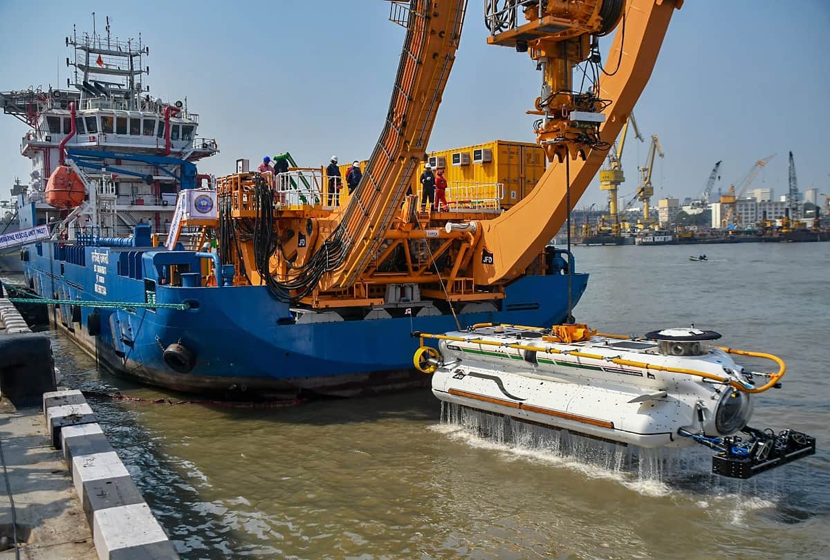 Deep Submergence rescue vehicle purchased from UK inducts in Indian Navy