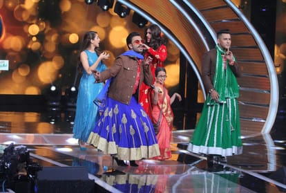 Ranveer Singh ghaghra and high heels viral on social media