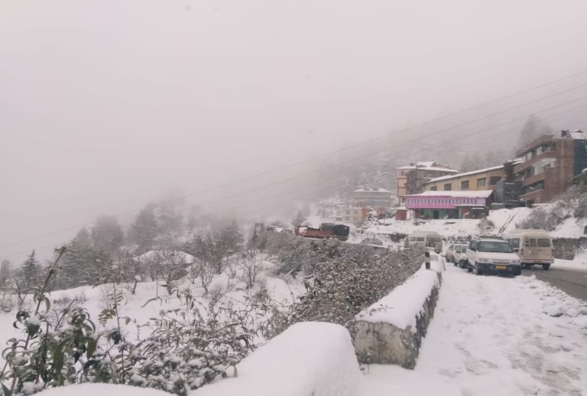 fresh snowfall recorded in kufri shimla himachal