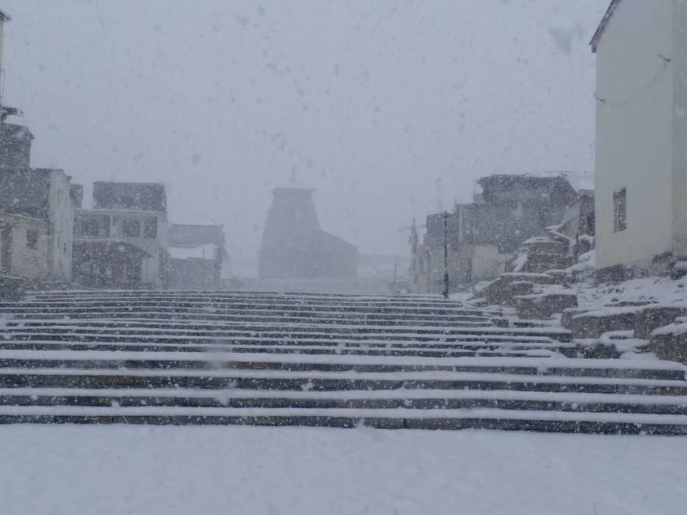 snowfall in uttarakhand tourist coming