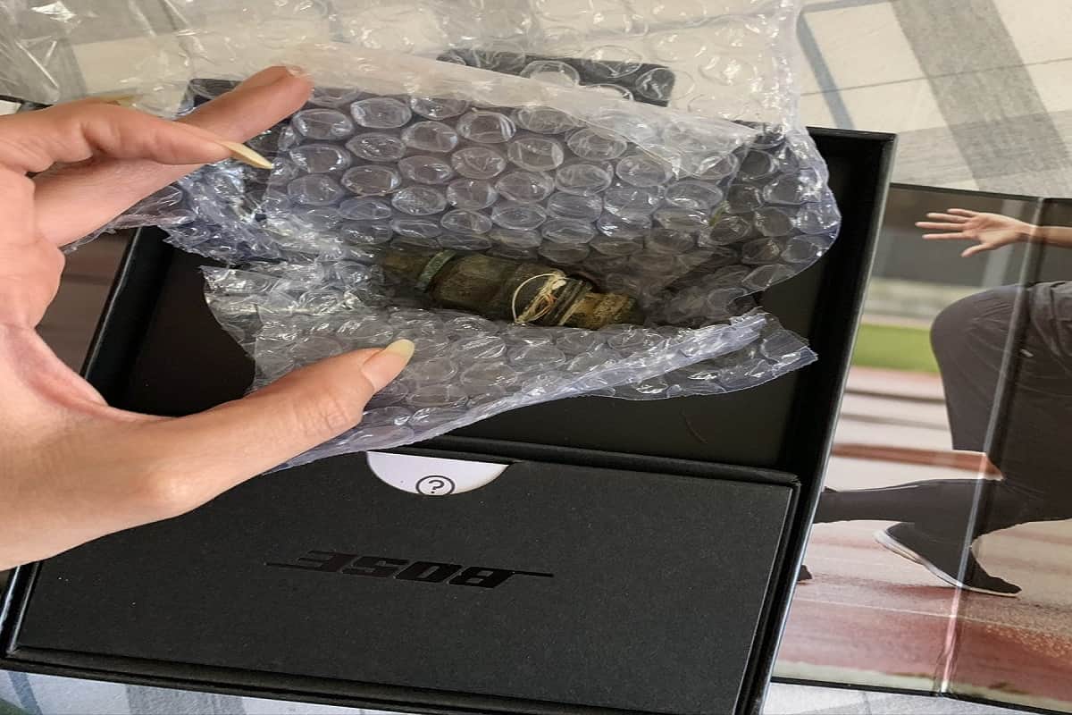 Sonakshi sinha cheated by Amazon, Get iron instead of Headphone