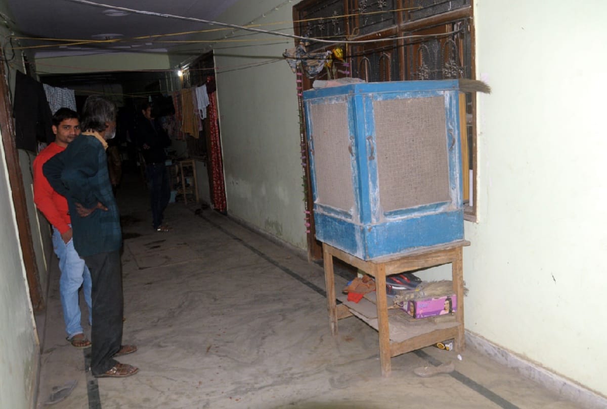ghaziabad man slit his throat then