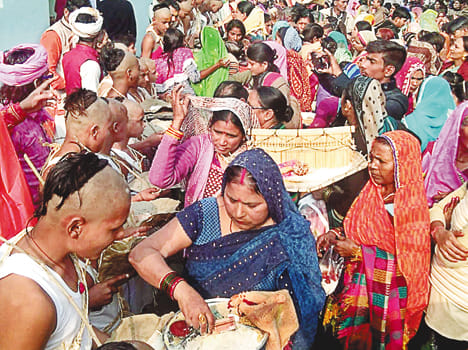 यज्ञवेदी में 51 बटुकों का हुआ यज्ञोपवीत संस्कार - Yagya Vaidevadei's 51 Sacraments Of Sacrifice - Amar Ujala Hindi News Live