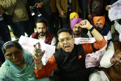 ruckus in winter session of punjab assembly by akali dal and aap mla's did walkout