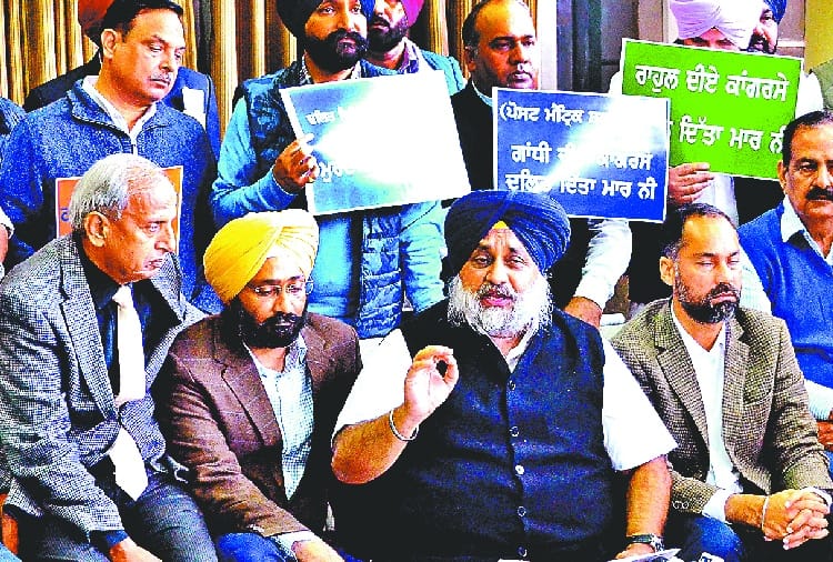 ruckus in winter session of punjab assembly by akali dal and aap mla's did walkout