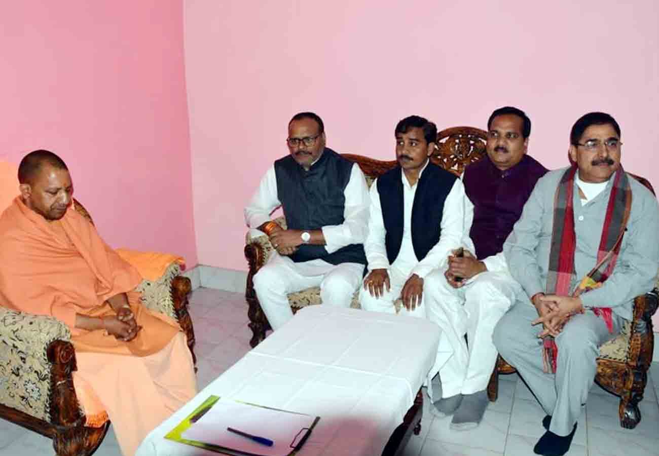 yogi adityanath reached Cabinet Minister Brajesh Pathak home