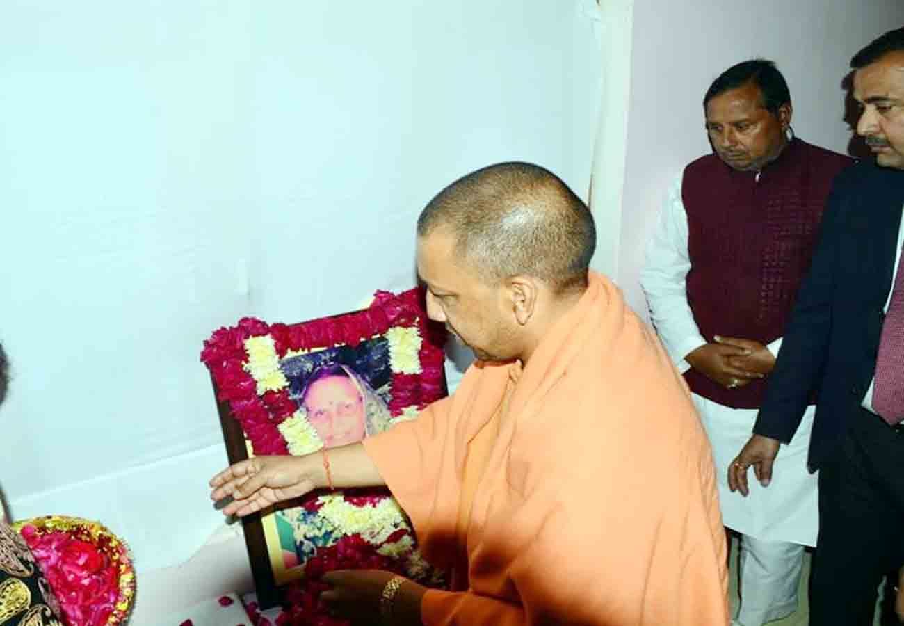 yogi adityanath reached Cabinet Minister Brajesh Pathak home