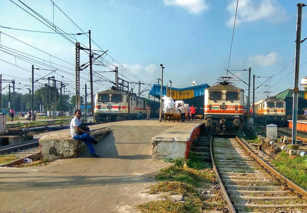 Two bogies of Train affecting near Shikohabad station