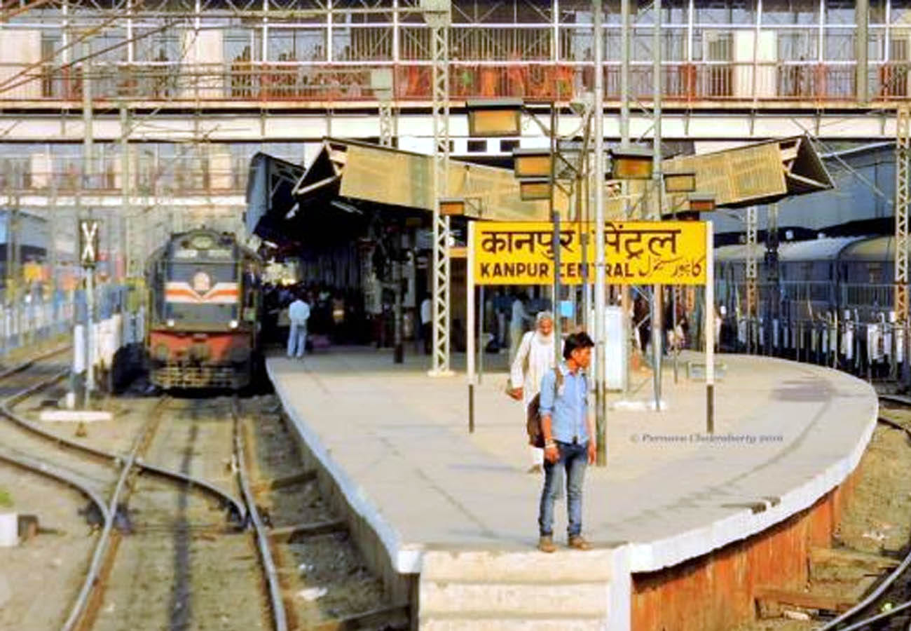 Two bogies of Train affecting near Shikohabad station