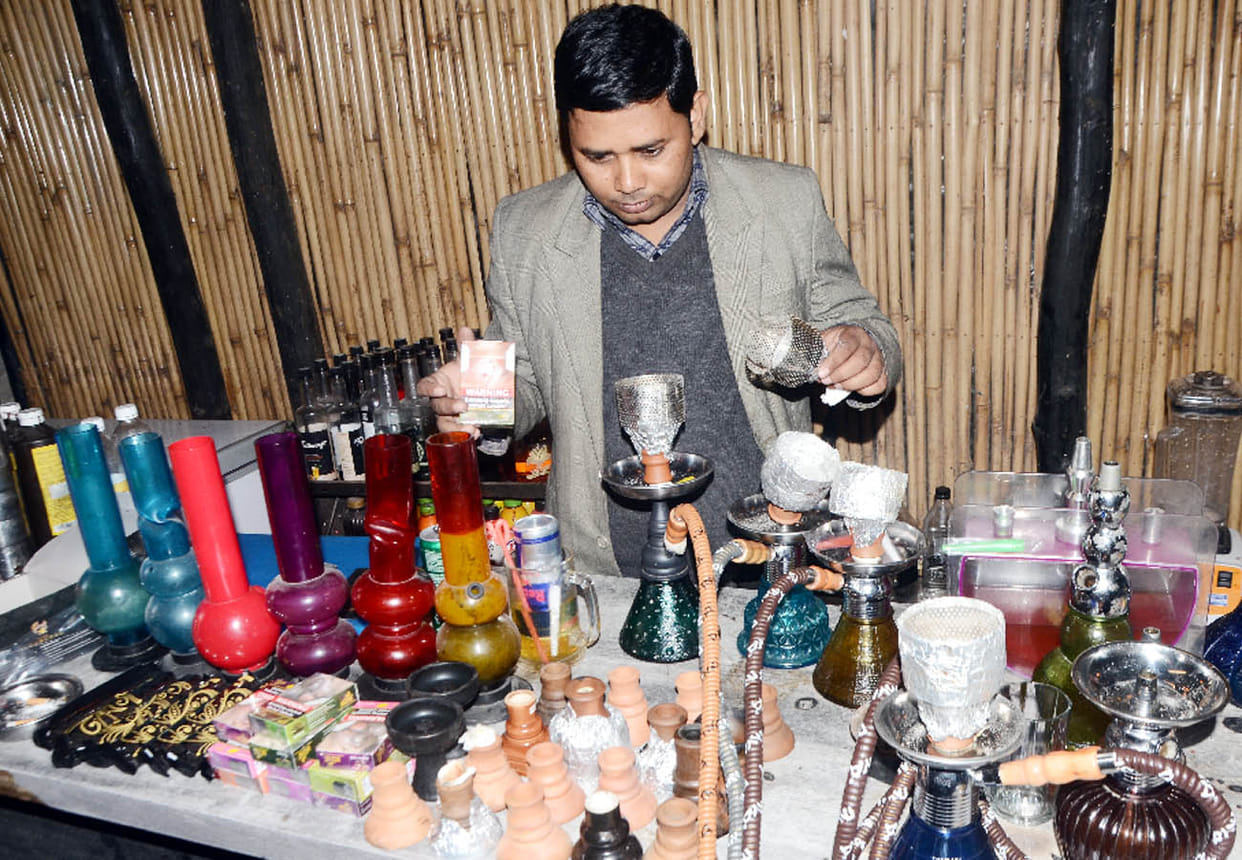 Teenager were being served to hookah in drug addiction