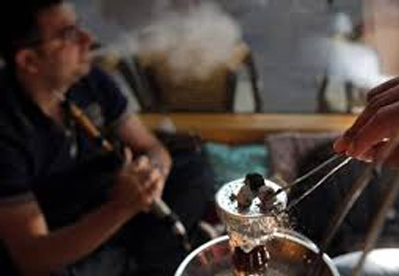 Teenager were being served to hookah in drug addiction