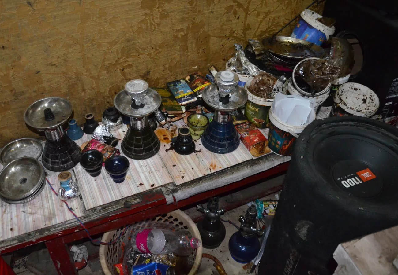 Teenager were being served to hookah in drug addiction