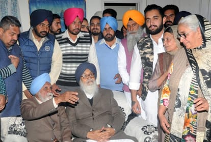 Youth Akali Dal workers protest in Ludhiana, announcement of Kamal Nath as the Chief Minister