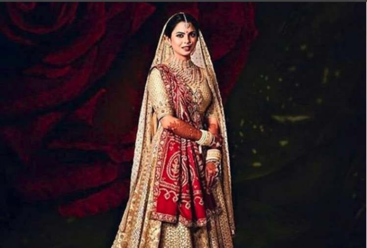 isha ambani wore 35 year old mother nita ambani saree at her wedding day