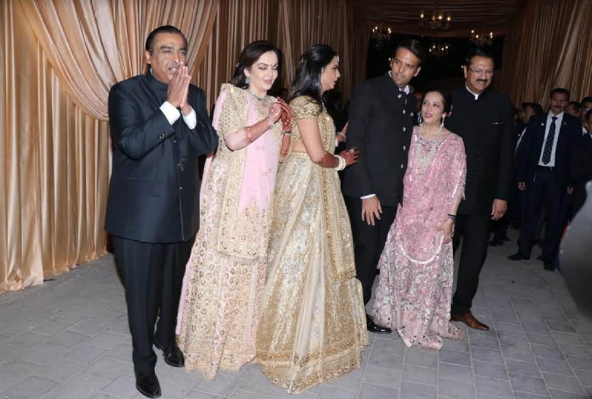 Isha Ambani Reception:Isha ambani and anand piramal mumbai reception photographs are out