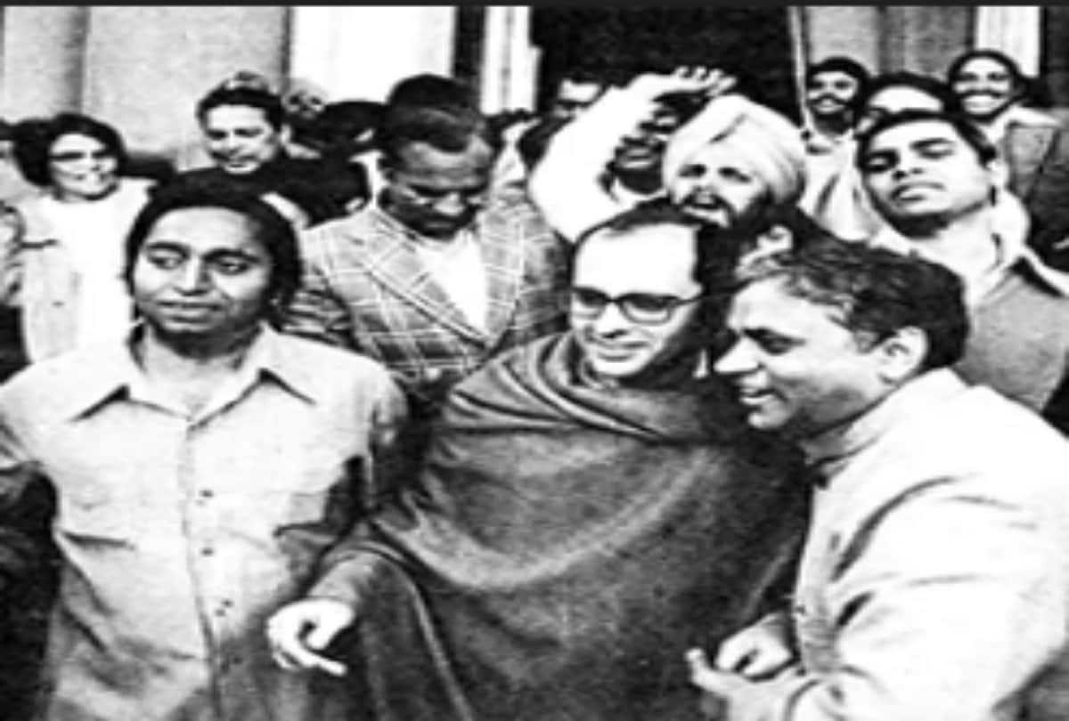 Kamal Nath has gone to Tihar Jail for his friend Sanjay Gandhi