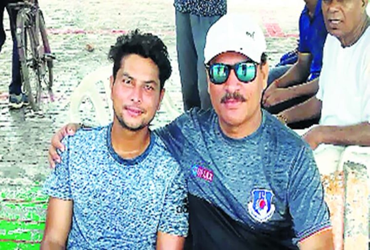 Kuldeep yadav practices with coach kapil ready to tackle batsman in world cup