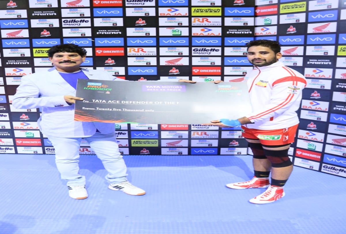Mahendra Singh of Balha received the Best Defender Award in Pro Kabadi Season Six