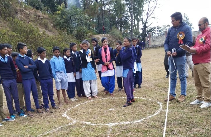 Mahendra and Kamal play in rural sports competition