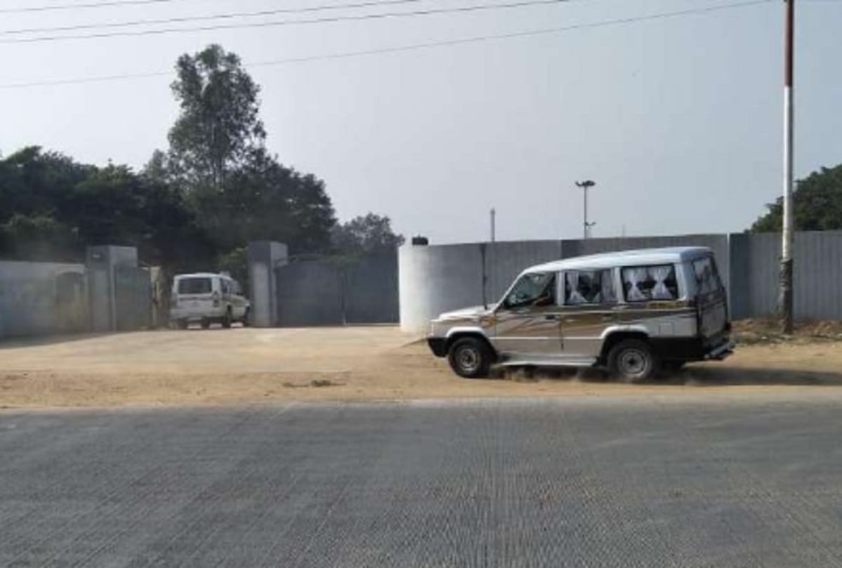 Negligence case in Meerut, bank has given loan of nine crores to seal factory of former minister Yakub Qureshi