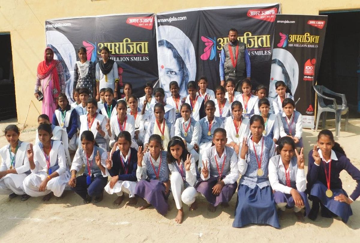 girls played kabaddi competition held by amar ujala aparajita campaign