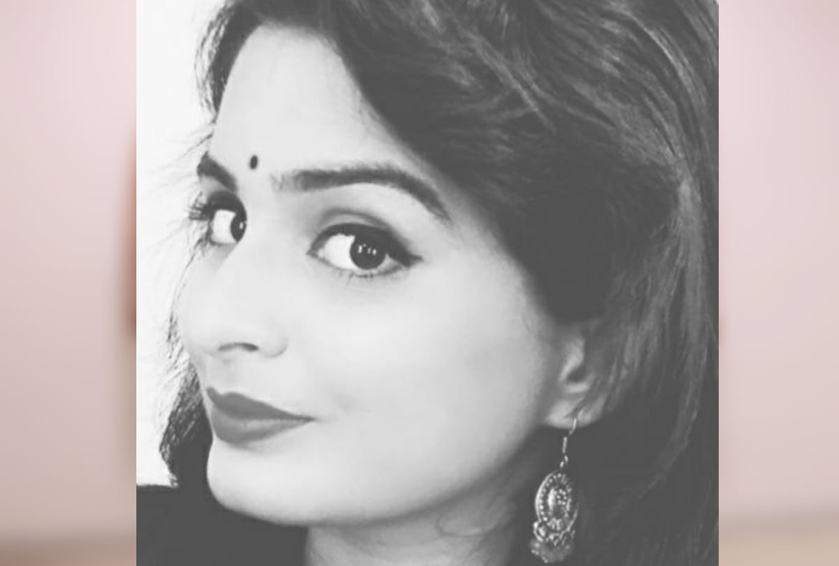 television anchor radhika kaushik found dead in her noida apartment see her pics