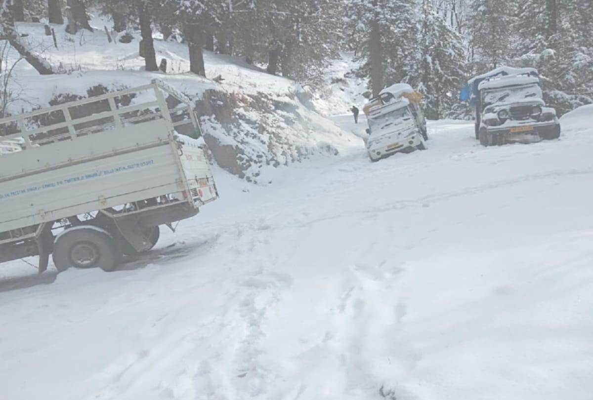 हल्की सी बर्फबारी में प्रशासन के दावे फेल