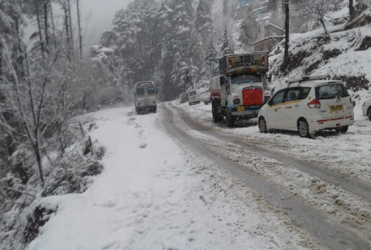 Jammu-Srinagar National Highway opened after 40 hours snowfall