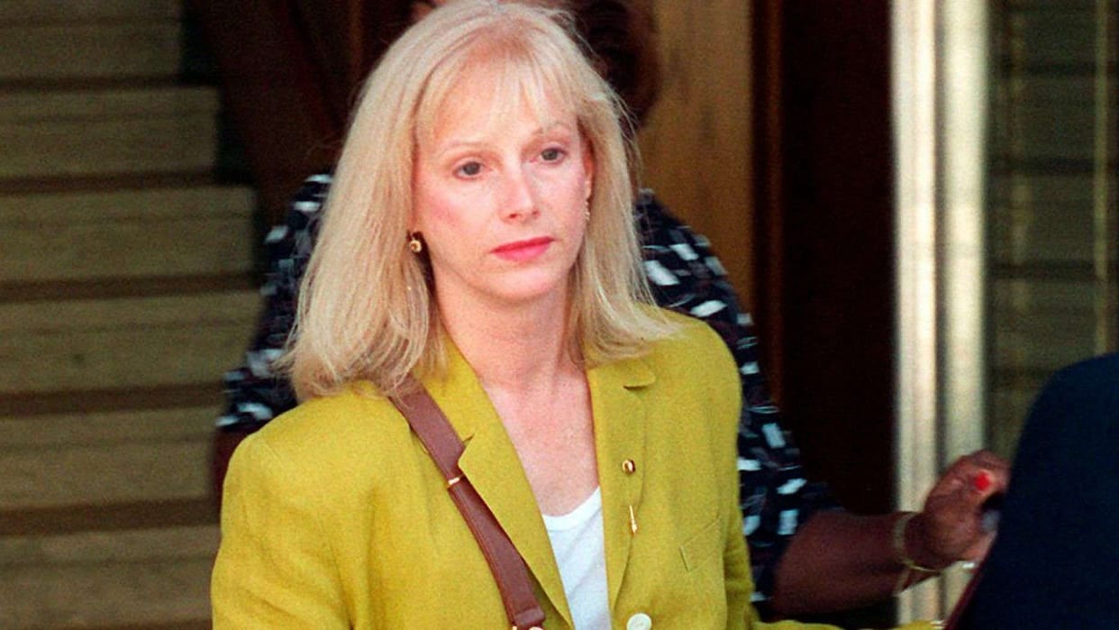 Oscar-nominated actress Sondra Locke dies at 74