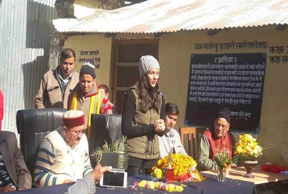 Laila Majnu Actress tripti Dimri arrives her village for vacation