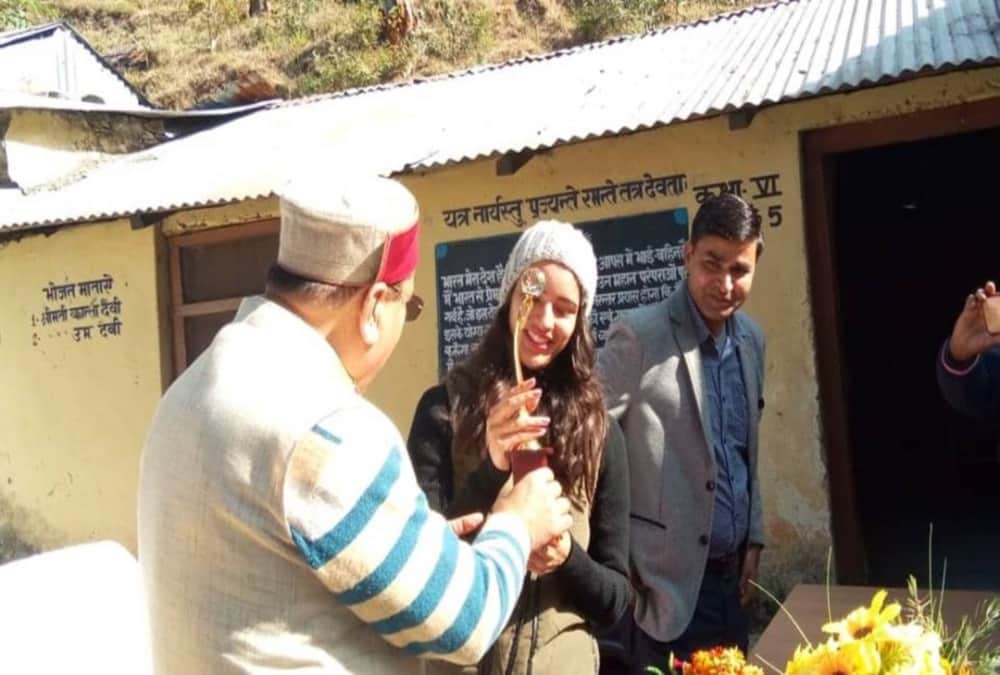 Laila Majnu Actress tripti Dimri arrives her village for vacation