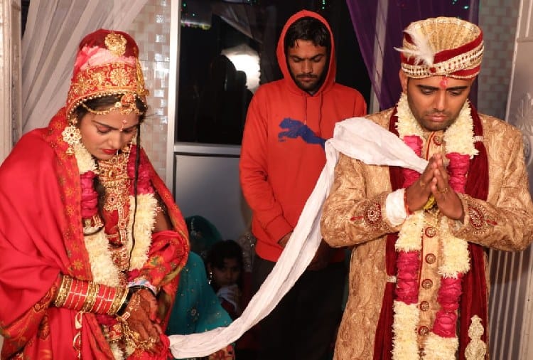 Unique Marriage, Bride Deepika Groom Sandeep 9 Phere in Wedding Ceremony