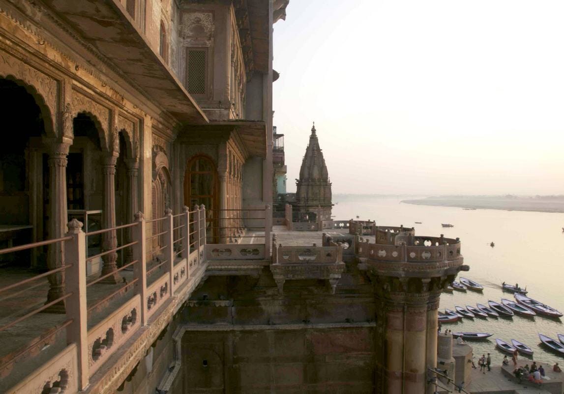 old forts on the bank of river ganga attract tourist