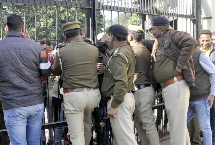 students protest outside the Health Minister's house in Ambala