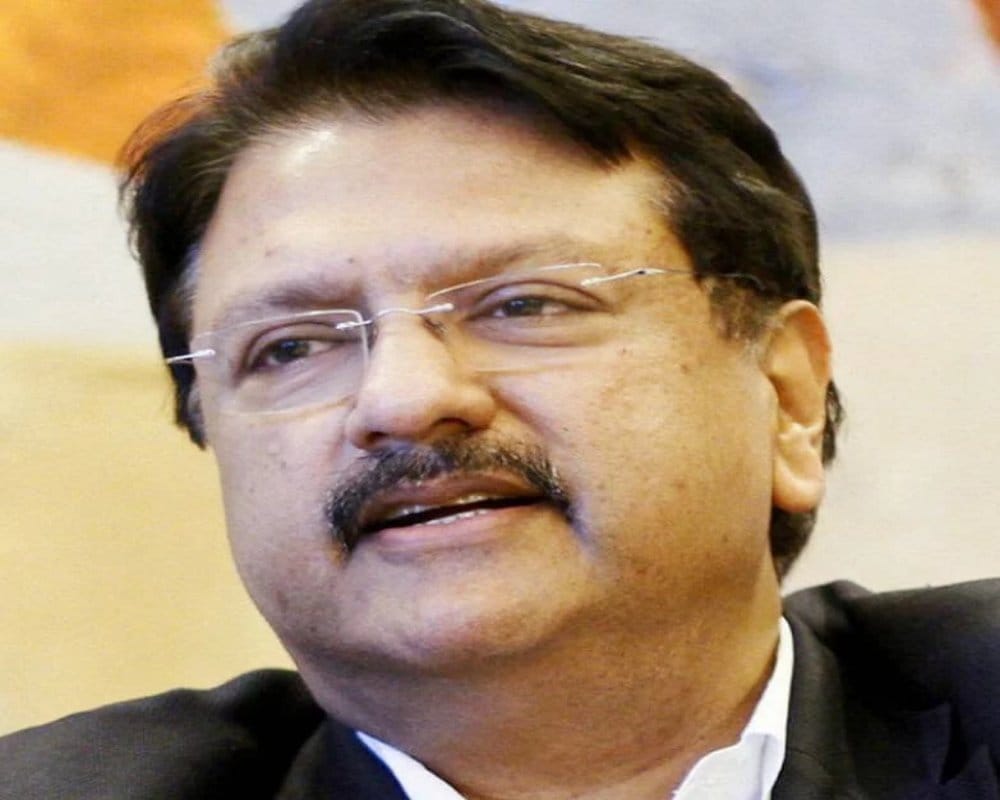 pirmal enterprises chairman ajay piramal to leave shri ram capital limited