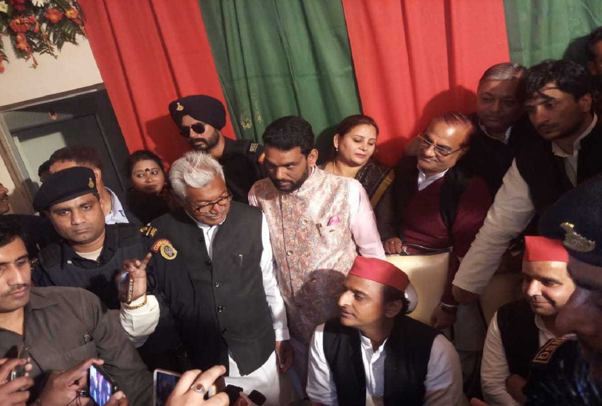 SP chief Akhilesh Yadav will come Badaun Today to attend himanshu yadav marriage ceremony