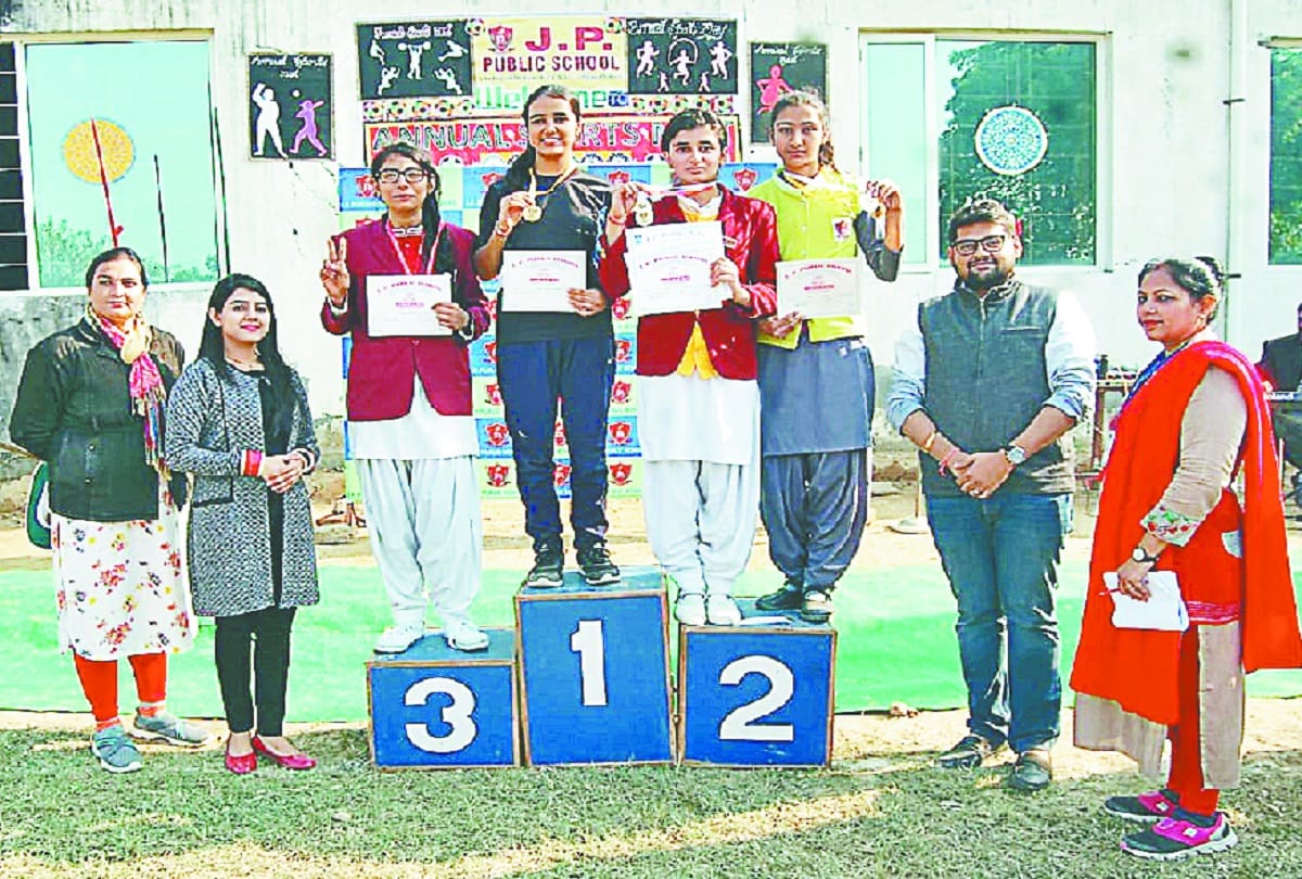 Sports competition, AYUSH and happiness first in eight hundred meters race