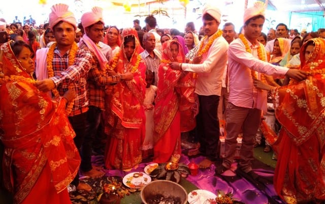 Community marriages: 91 couples from each other