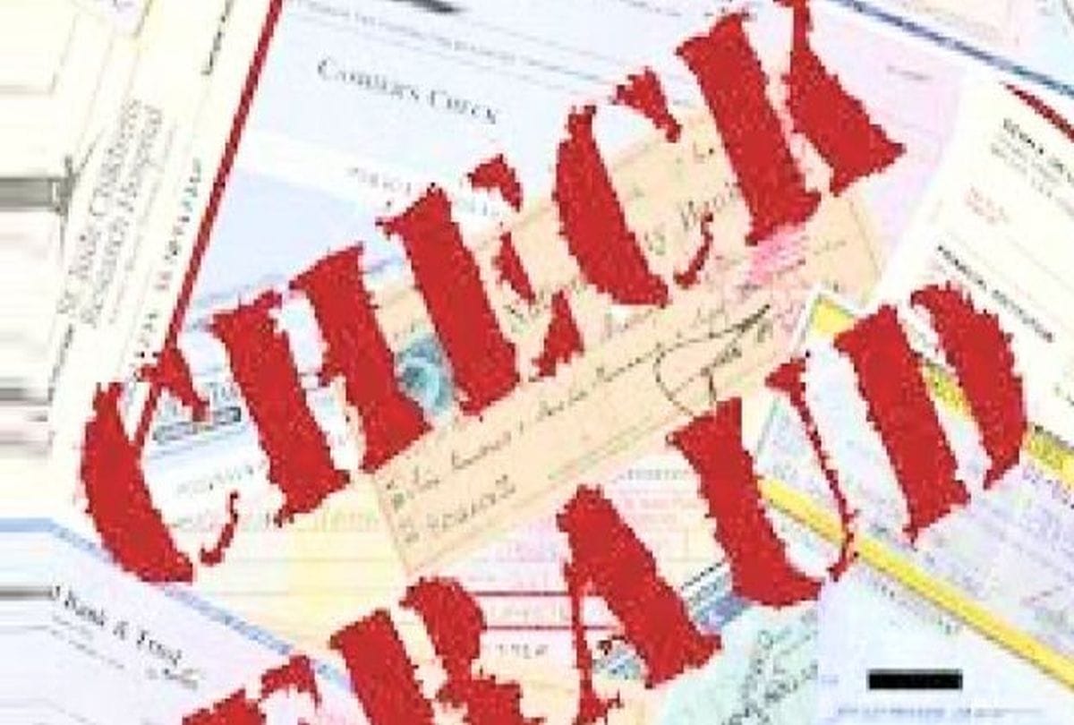 seven lakhs rupees withdraw from company bank account by clone cheque in agra