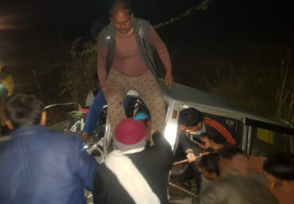 three died and four injured in painful road accident in unnao