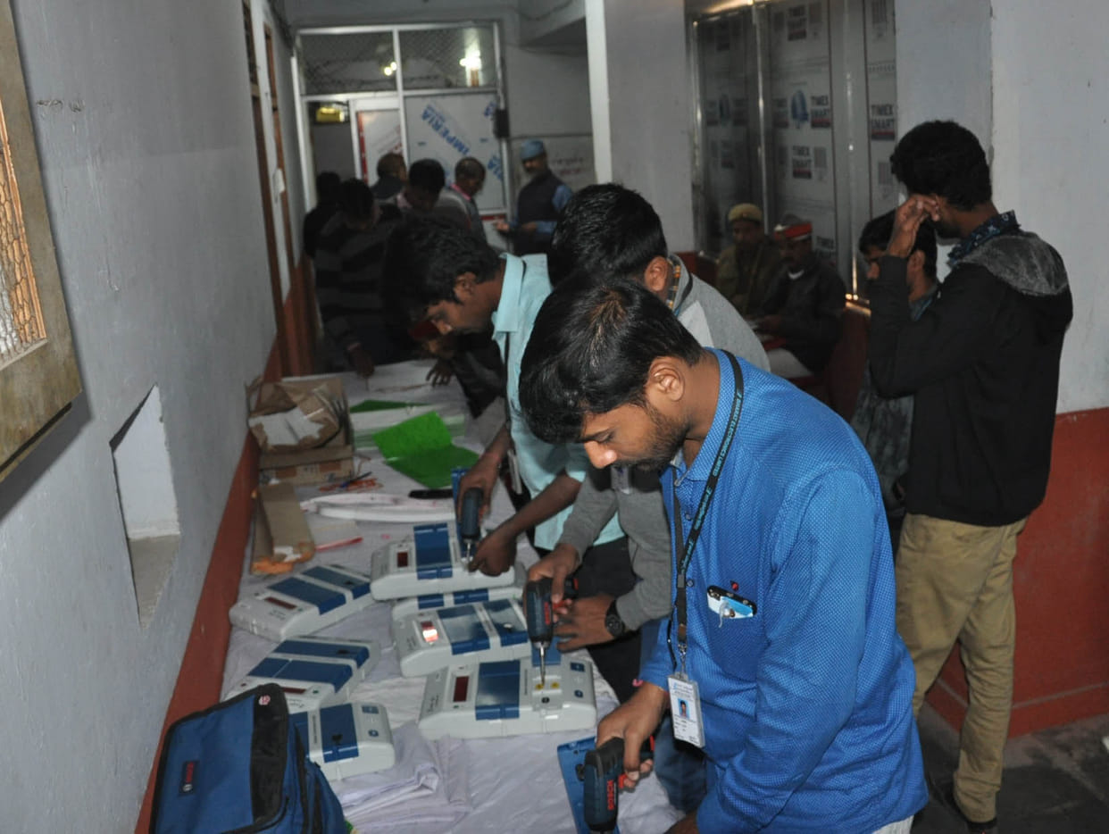 EVM reaching district from Bangalore