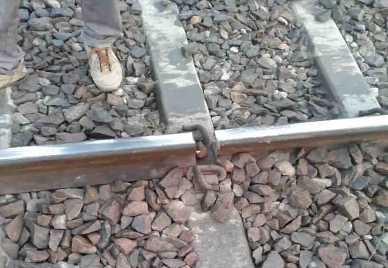 gorakhpur express train passes through broken track