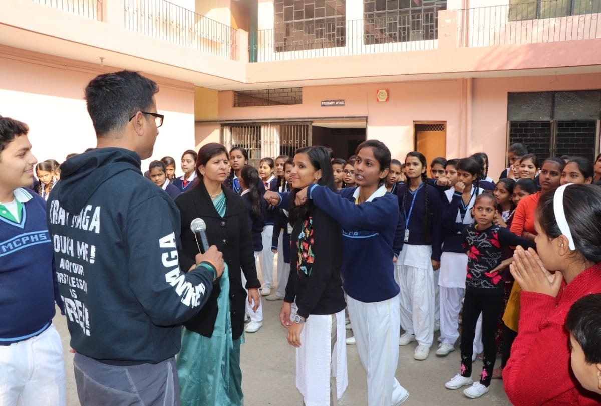200 school children learned technique of Israeli self-defense on nirbhaya case anniversary