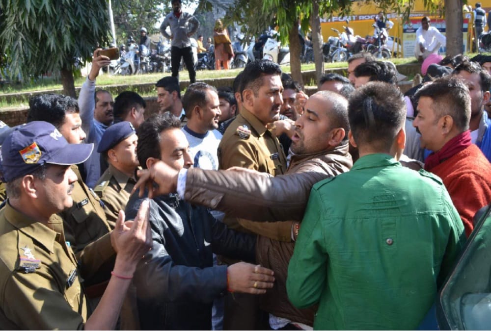 Bjp Leaders and workers Ruckus in Roorkee Kotwali 
